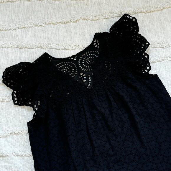 Jennifer & Grace Black Eyelet Flutter Top Size M - Picture 3 of 6